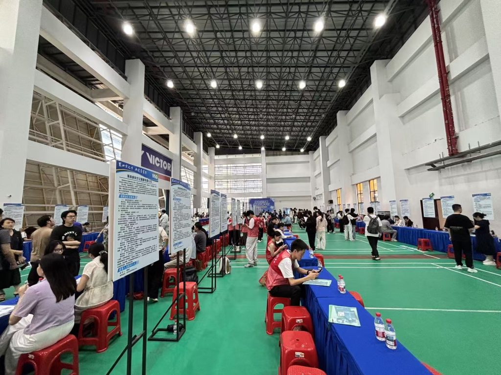 人气爆棚 ｜ 直击共生网络-海南大学2026校招现场
